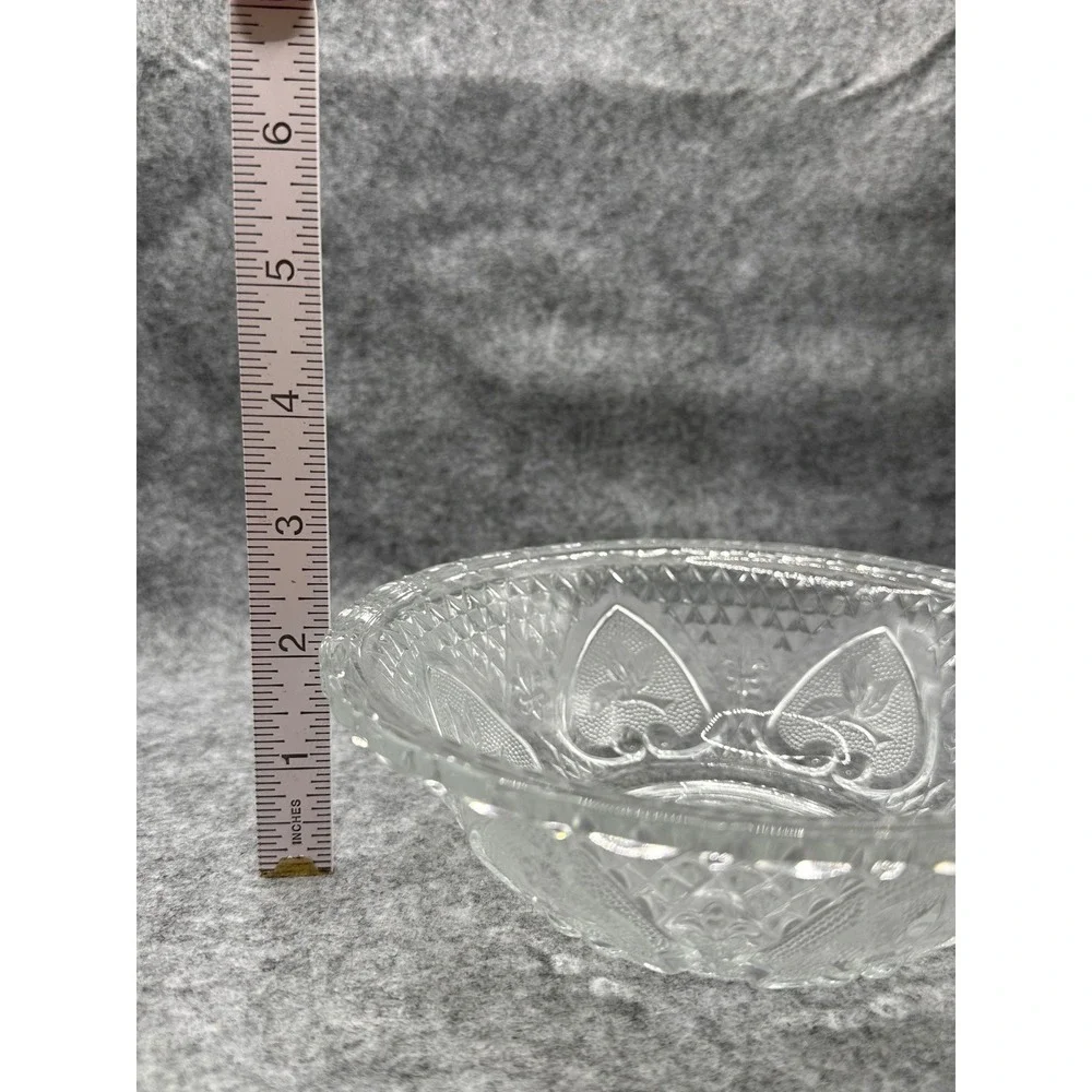 Vintage Clear Pressed Glass Heart Fleur De Lis Scalloped Beaded Edge 7 Inch Bowl